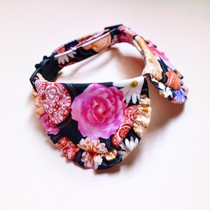 Halloween kattenhalsband, schedel en bloemen Spooky seizoen kattenhalsband, gestileerde kattenhalsband, unieke kattenhalsband, veiligheidsgesp