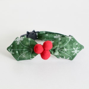 Cat Collar, Holly Berry collar cat, Christmas cat collar, Removable bow tie, Xmas collar cat, Holiday outfit for pets, Cat gifts