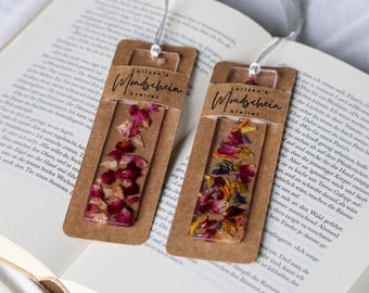 Personalisierbares Lesezeichen mit eingearbeiteten Blüten aus Epoxidharz I Rosenblätter/Blütenkonfetti I Muttertag Geschenkidee I Bücherwurm