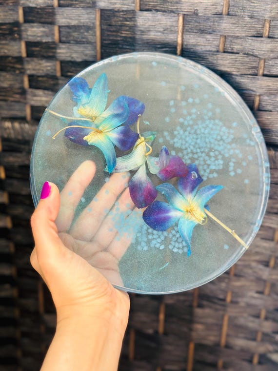 Resin art with real flowers
