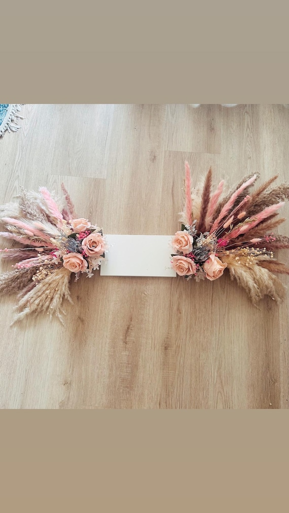 Pampus Arch flowers in Pink and beige