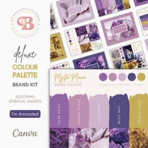 Könnte beinhalten: Ein Deluxe-Farbpaletten-Markenkit mit dem Thema Mystic Mauve. Das Design zeigt eine Reihe von lila und goldenen Farbtönen mit den Texten "Dusk Daisy", "Purple Topaz", "Lilac Satin", "Milky Way" und "Fool's Gold".