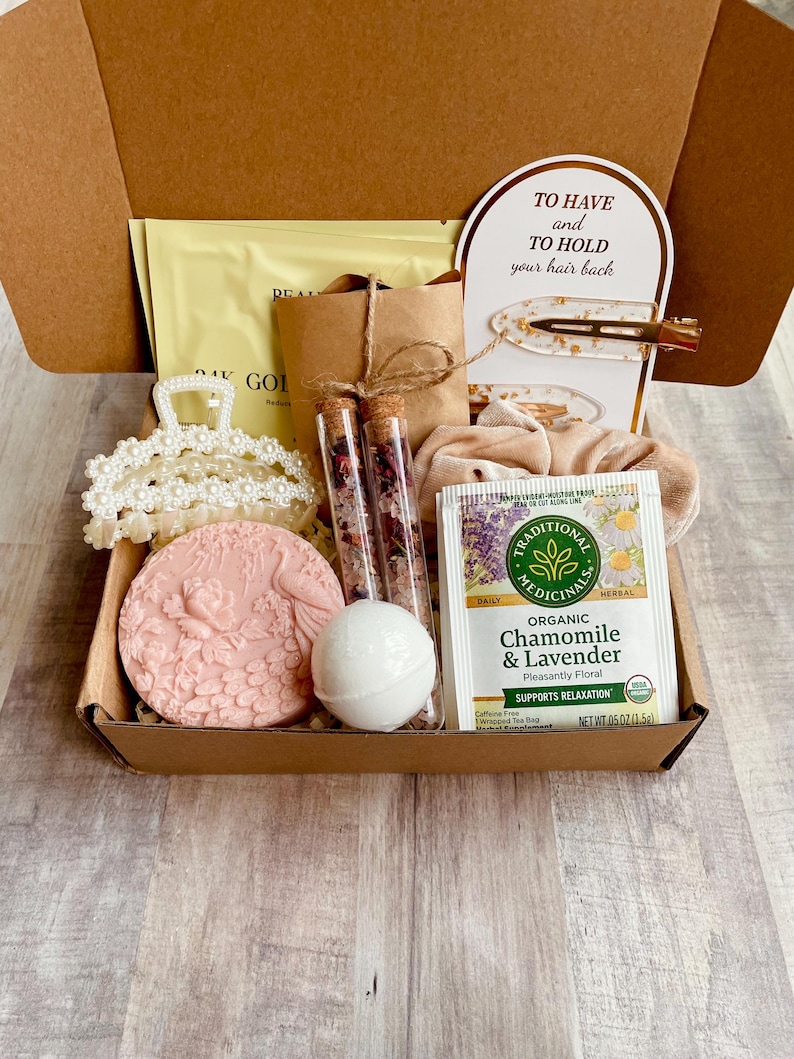 Self Care Gift Box for Mom, Spa Set, Pampering Relaxation Bath Treats 18 item spa Box