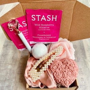 Self Care Gift Box for Mom, Spa Set, Pampering Relaxation Bath Treats 8 item gift box