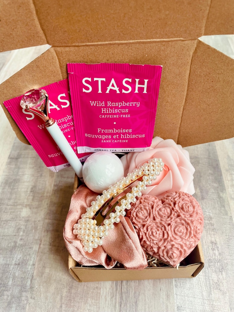 Self Care Gift Box for Mom, Spa Set, Pampering Relaxation Bath Treats 8 item gift box