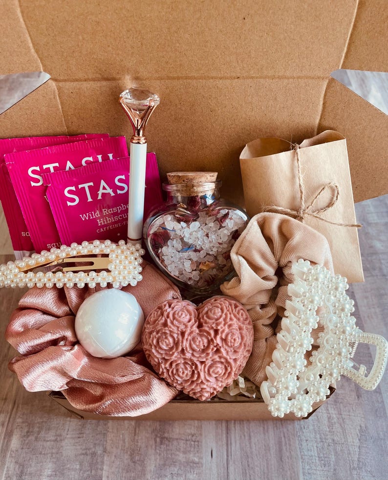 Self Care Gift Box for Mom, Spa Set, Pampering Relaxation Bath Treats 15 item Spa set