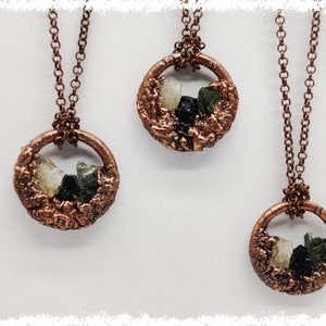 DRIEVOUDIGE TEKTITET MOLDAVIET hanger | Edelsteenketting, moldavietsieraden, geëlektroformeerd koper, kristallen sieraden, moldaviethanger, kwarts