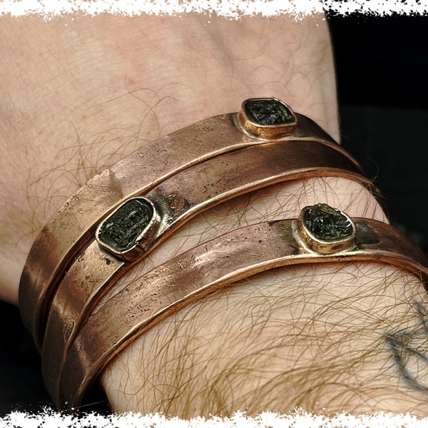 Bracelet jonc CUIVRE MOLDAVITE | Bijoux en cristal, Bracelet en cuivre, Bijoux en cuivre tektite, Bracelet en moldavite véritable, Pierre de guérison