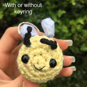 Bumble bee keyring/ bee keychain/ crochet keyring/ crochet keychain/ crochet bumble bee image 1