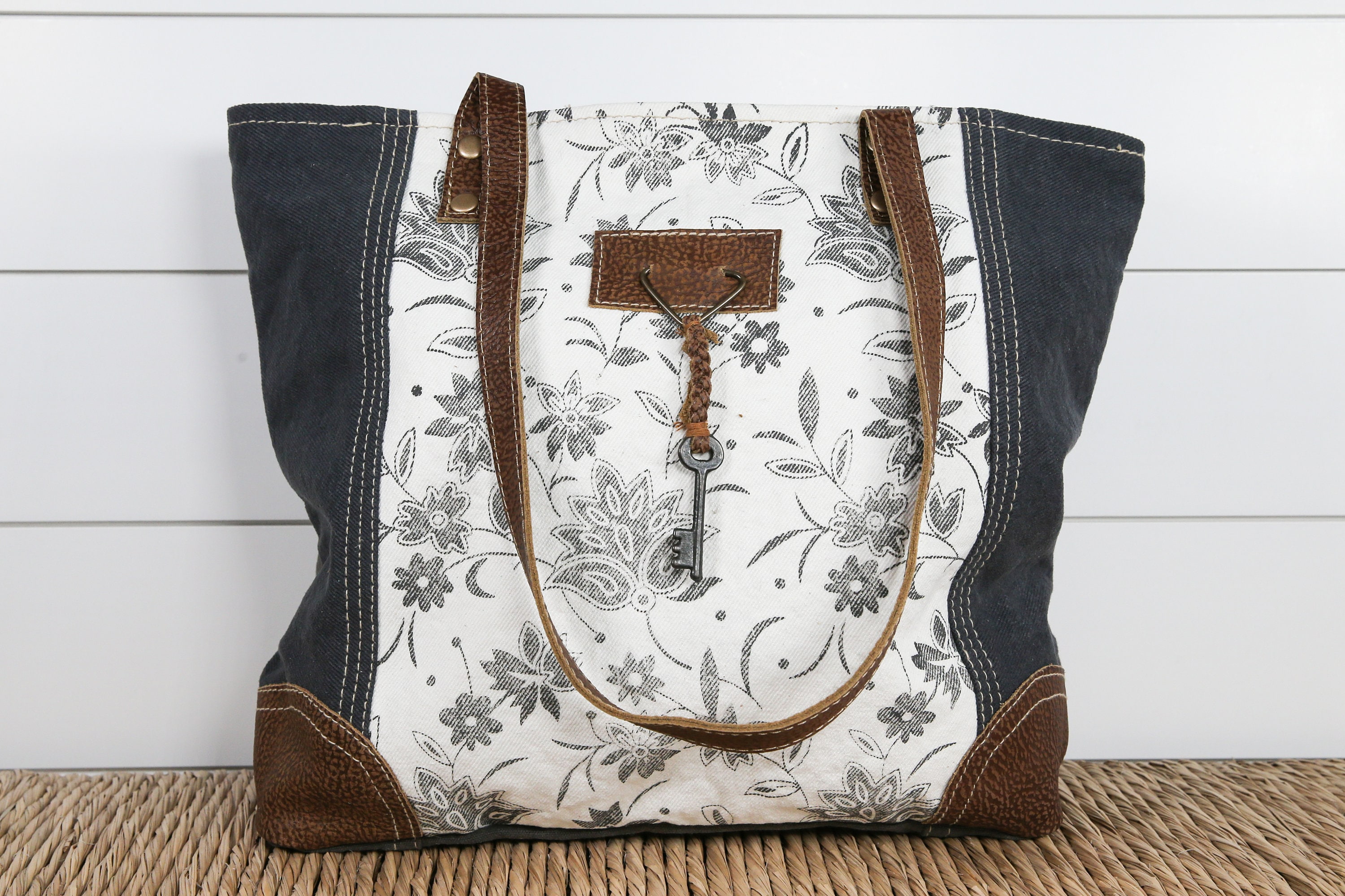 Myra canvas bags hotsell