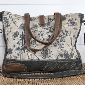 Grand sac à bandoulière à imprimé floral / sac fourre-tout / sac de week-end / sac de voyage Grand sac à main en toile recyclée / toile recyclée