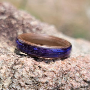Houten ring met monofilament accent van vislijn; Handgemaakte op maat gemaakte vislijnringen