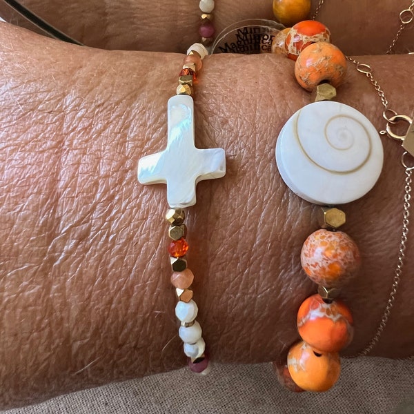 Bracelet CROSS JADORANGE en perles 3 mm sur élastique .Nacre, Jade,hématite et plaqué or . Création unique