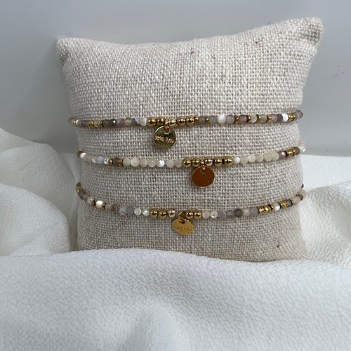 TRIO of AGATA high quality bracelets in 2mm pearls on elastic, gold plated. Unique pieces .