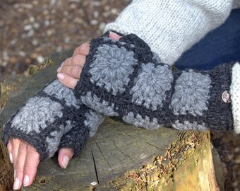Ladies Hand Knitted Wool Crochet Knit Wrist Warmers: Fleece Lined Fingerless Gloves
