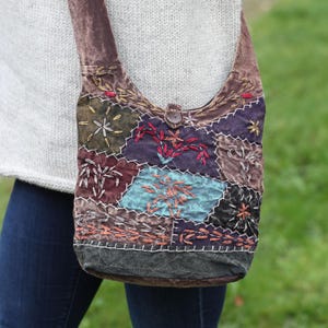 Sac à bandoulière en patchwork brodé délavé - Sac à bandoulière en coton avec fermeture éclair et pli avec bandoulière réglable - Sac pour les fêtes de fin d'année