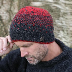 Gorro de lana a rayas para hombre: Doble Tick color carbón - Gorro de punto de lana de comercio justo con forro polar para invierno