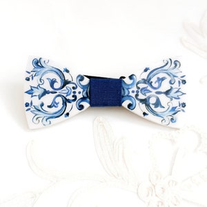 Corbata, pajarita de hombre, pajarita de madera pintada a mano con mayólica siciliana, blanco y azul, regalo ideal para hombre