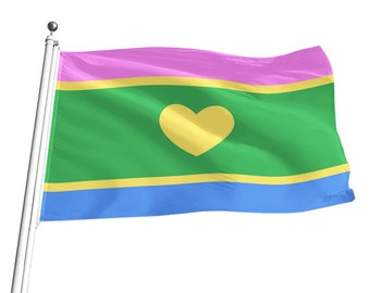Puede incluir: Una bandera verde con un corazón amarillo en el centro. La bandera tiene tres franjas horizontales: rosa, amarilla y azul.