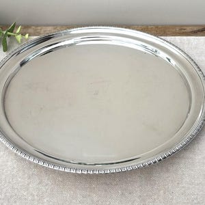 Bandeja de servir vintage Francis Howard Sheffield banhada a prata, bandeja redonda para bebidas