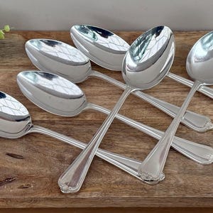 Juego de 6 cucharas de postre/mesa plateadas con diseño vintage Jesmond, 8,35 pulgadas
