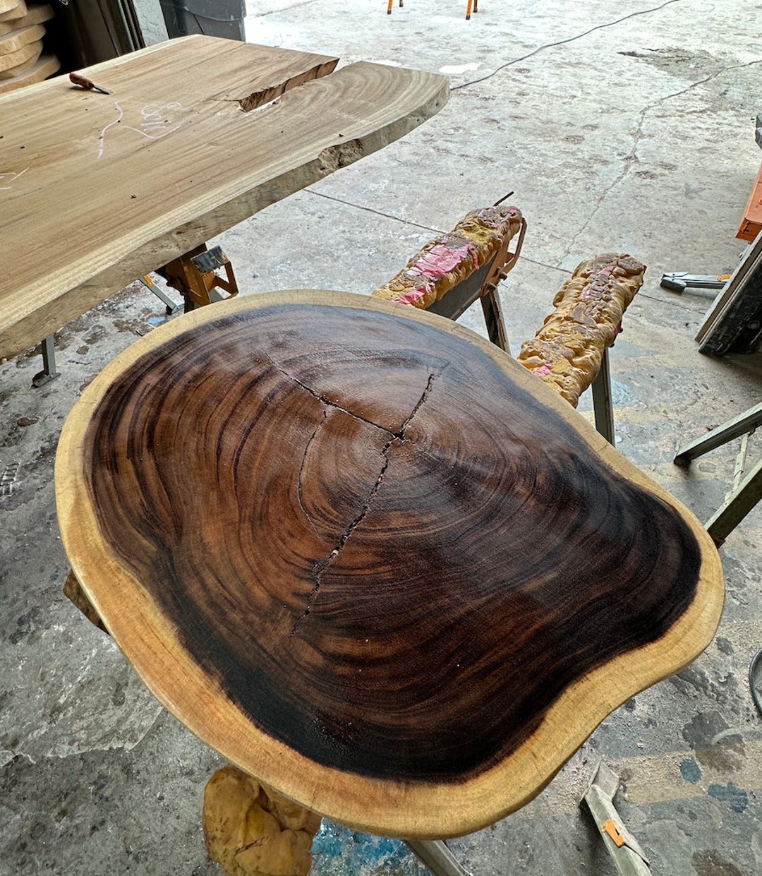 KING】J unique wood ラストグリルテーブル タフテーブル UNUSUAL