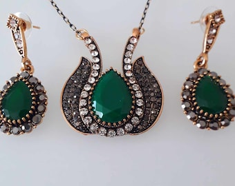 Eastern Style Green Gemstone Jewelry Set
