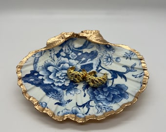 Chinoiserie Shell Ring Dish: Blue and White Coastal Jewelry Tray, Beach Gift
