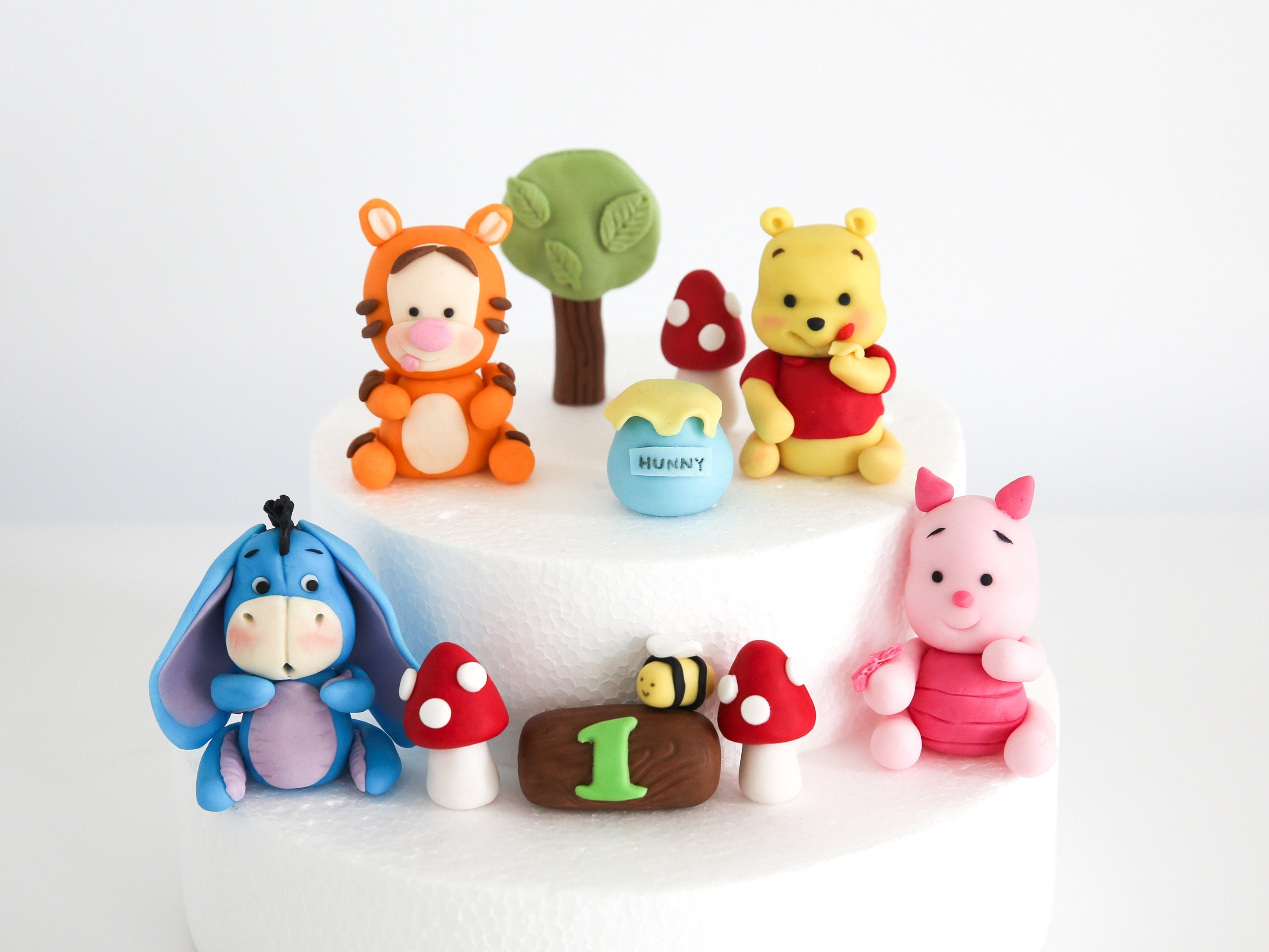  MEMOVAN Winnie The Pooh Cake Topper, Pooh Bear Cake Topper  Cupcake Topper, Winnie Characters Toys Mini Figurines Collection Playset,  Pooh Cake Decoration for Kids Birthday Baby Shower Party Supplies : Toys