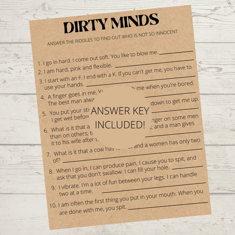 Peut inclure: Une carte en papier brun avec le texte "Dirty Minds" et une liste de devinettes avec des r&eacute;ponses. Le texte "Answer Key Included!" est &eacute;galement sur la carte.