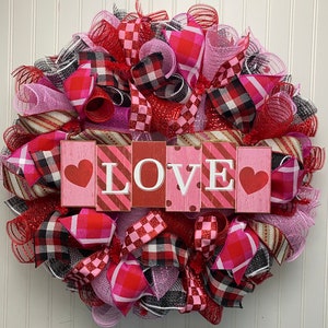 Valentine’s Day wreath for front door, Valentine’s Day wreath hearts, Valentine’s Day decor wreath for Valentine’s Day, burlap wreath