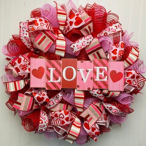 Valentine wreath, valentine wreaths, Valentine’s Day wreath, valentine wreaths, Valentine’s Day wreath for front door, heart wreath, door