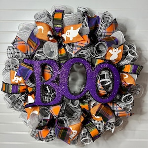 BOO Halloween Wreath, Halloween Wreath for Front Door, Halloween Wreaths, whimsical ghost wreath, ghost wreaths for Halloween, ghost decor