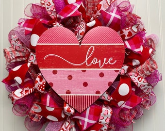 Valentines day wreath for front door, wreath for Valentine’s Day, heart wreath, valentines decorations, valentine wreath, valentines wreath