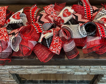 Valentine's Day Garland: Mantel Table Centerpiece Decoration