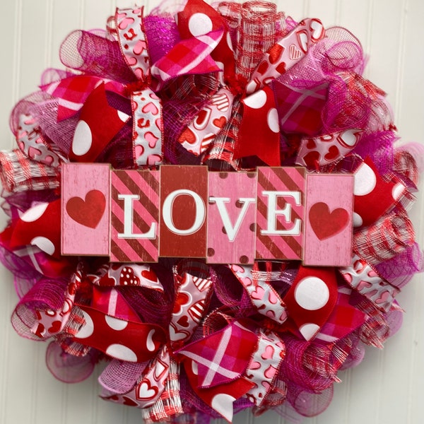 Valentine wreath, mesh Valentine’s Day wreath, Valentine’s Day wreath for front door, valentine wreath, valentines decorations, valentine