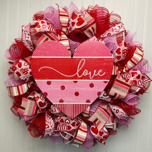 Valentine’s Day wreath for front door, Valentine’s Day wreath hearts, Valentine’s Day decor wreath for Valentine’s Day, burlap wreath