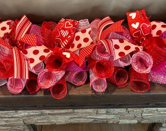 Valentine's Day Garland: Fireplace Mantel Decoration
