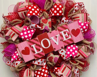 Valentines day wreath, Valentine’s Day burlap wreath, heart wreath, valentine wreath, love wreath for Valentine’s Day, valentines decor