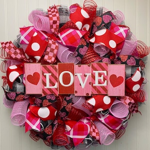 Valentine wreath, valentine wreaths, Valentine’s Day wreath, valentine wreaths, Valentine’s Day wreath for front door, heart wreath, door