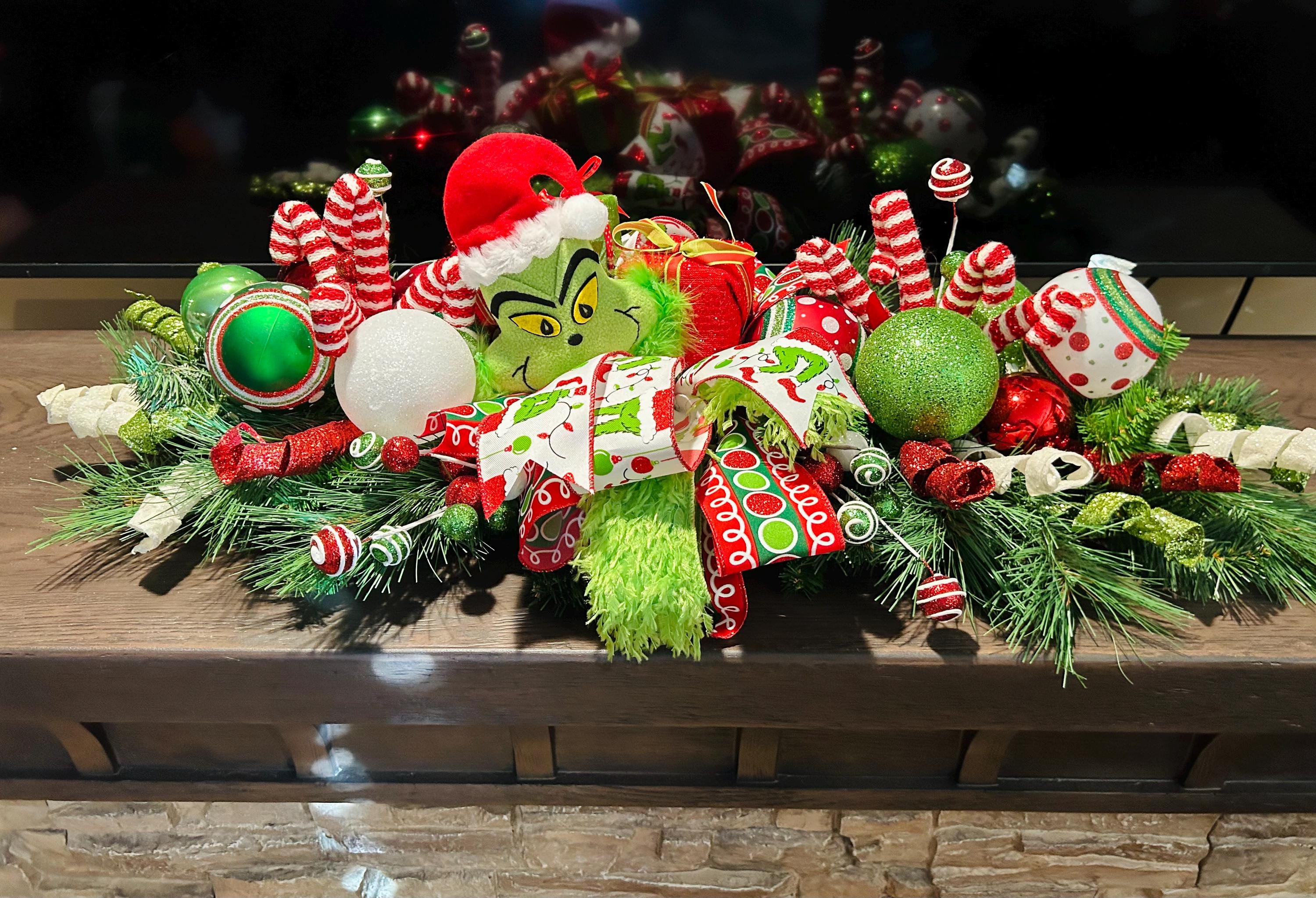 Holiday Centerpiece クリスマス装飾 Christmas Grinch Inspired Centerpiece Christmas Table Centerpiece