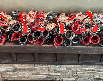Valentine's Day Garland: Fireplace Mantel Decoration