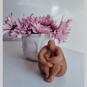 Sitting lady candle