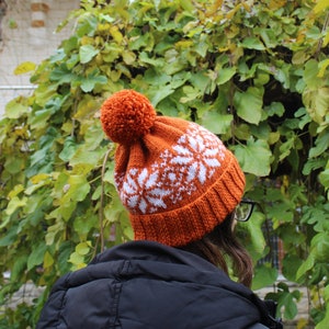 Mysig vintermössa med snöflingmönster, grön nordisk mössa, vintermössor för kvinnor, present till henne för vuxna, enkelt mönster för stickare