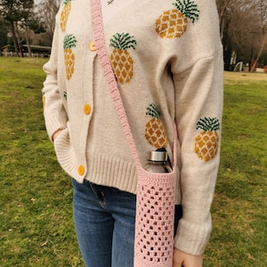 Crochet Water Bottle Holder, Cell Phone Holder, Water Bottle Carrier, Crossbody Bag, Water Bottle Bag, Gifts for Her, pink crochet bag, water bottle sling,