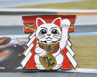 Pin de esmalte para capacete Lucky Cat de Marc Márquez: presente para fãs de MotoGP MM93