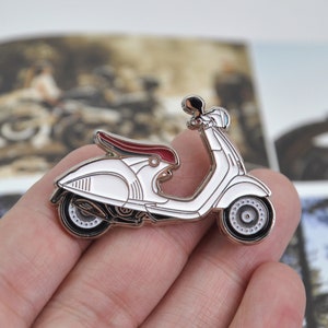 Vespa 946 Emaille Pin: Retro Roller Abzeichen, Motorrad Zubehör