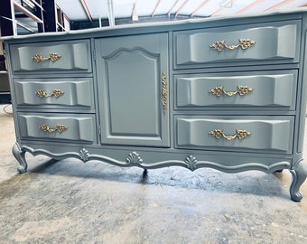Available! Dresser| console| credenza| French Provincial| Nursery Furniture| entryway| guest room| bedroom| antique| wood| 9 drawer