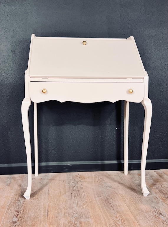 ivory dresser Sandy Beach 11-drawer Dresser main image 0