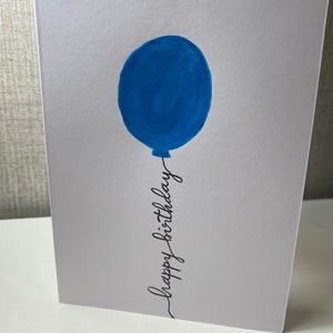 Cartão de feliz aniversário com balão